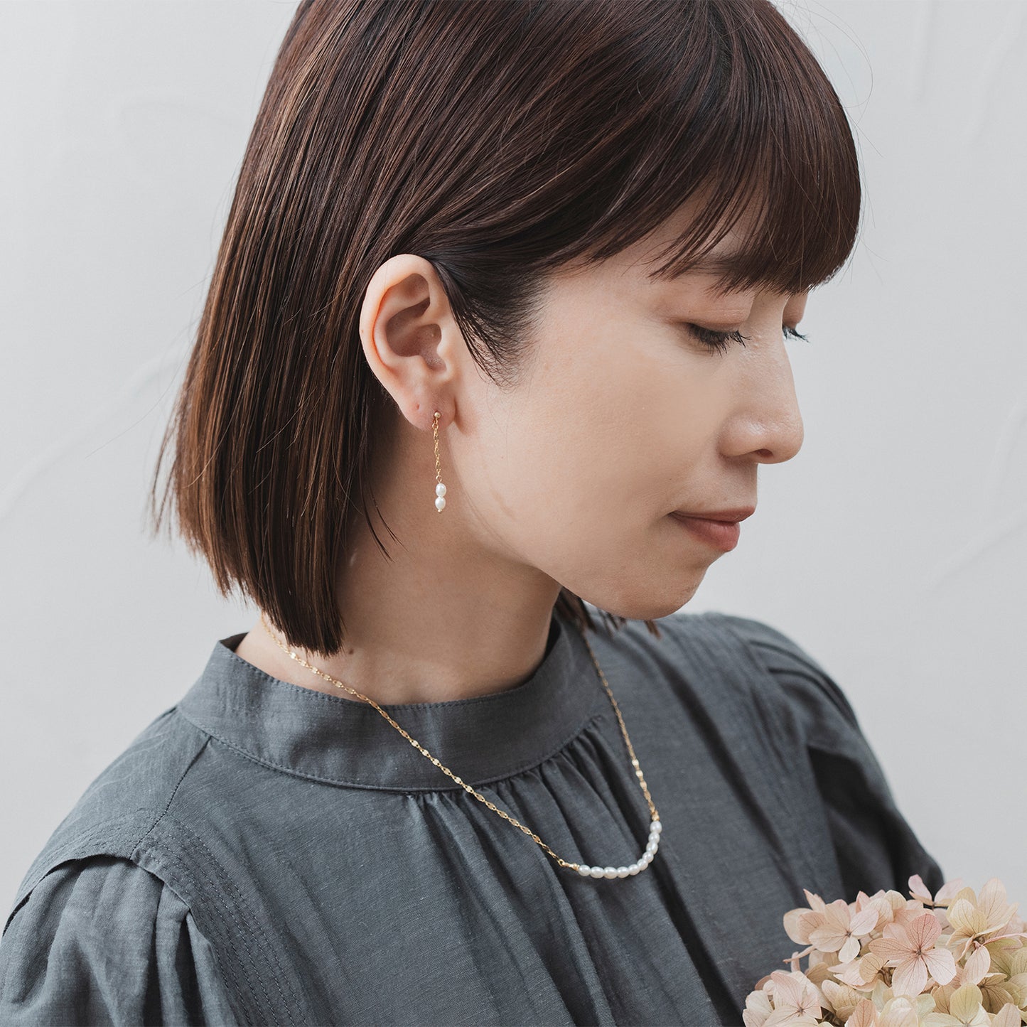 CAP132 : 淡水パール×ペタルチェーンピアス