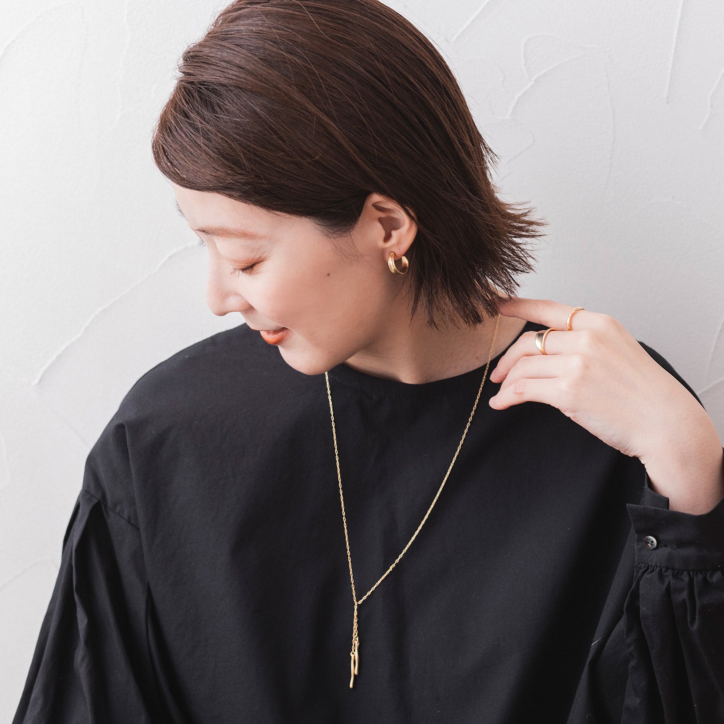 GAP137：インデントラインフープピアス
