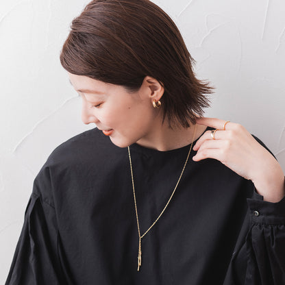 GAP137：インデントラインフープピアス