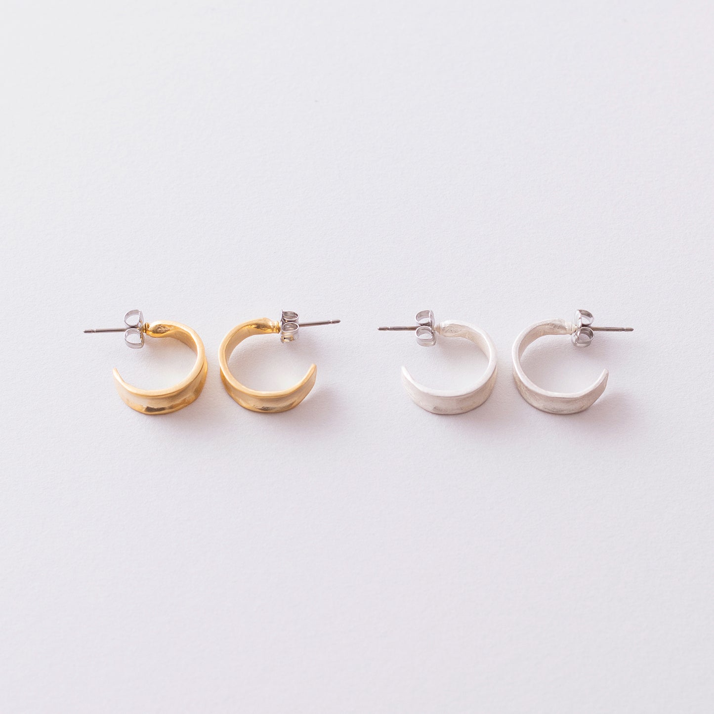 GAP137：インデントラインフープピアス