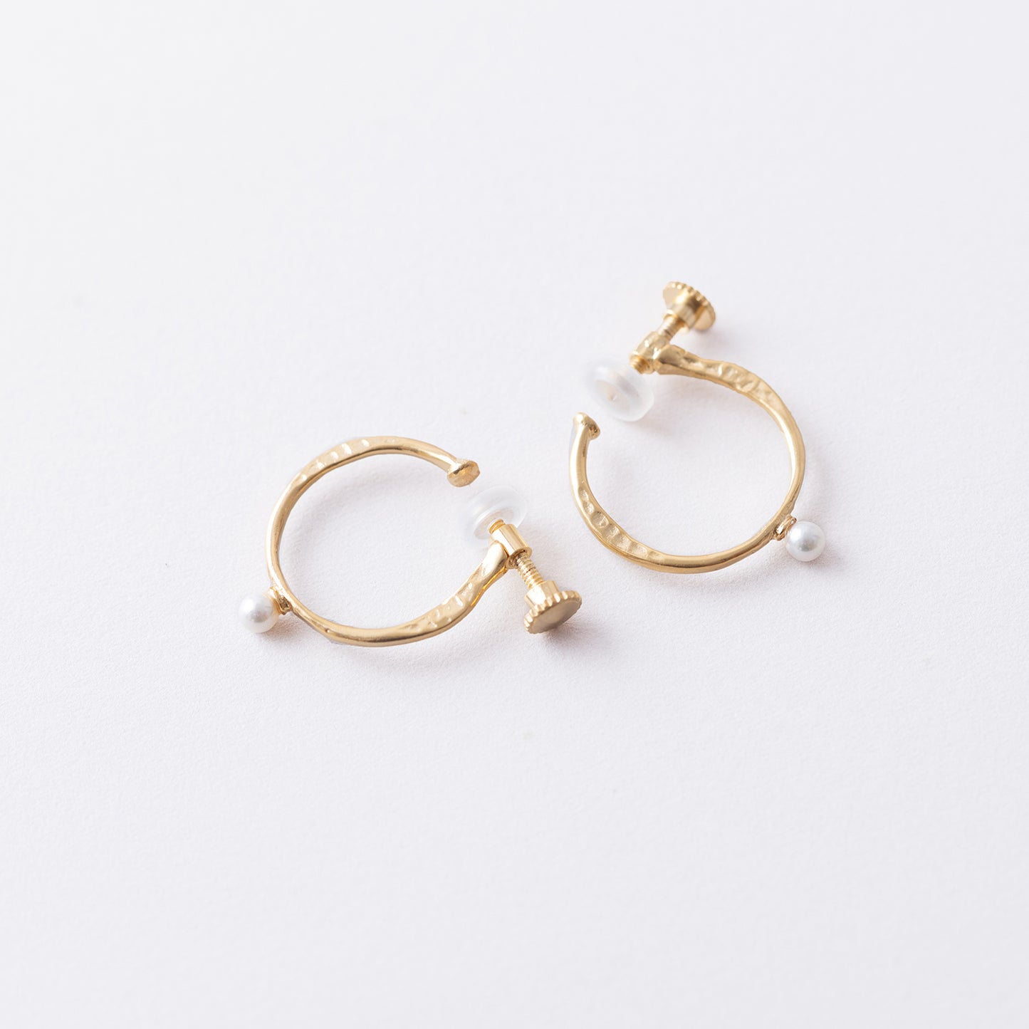 NSE054 : フロウラインイヤリング (パール)