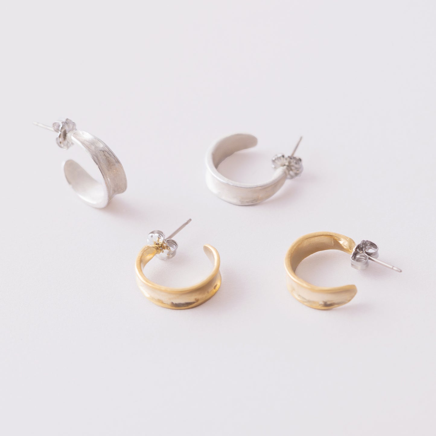 GAP137：インデントラインフープピアス