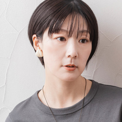 LSE144：カゼインシェルシェイプイヤリング