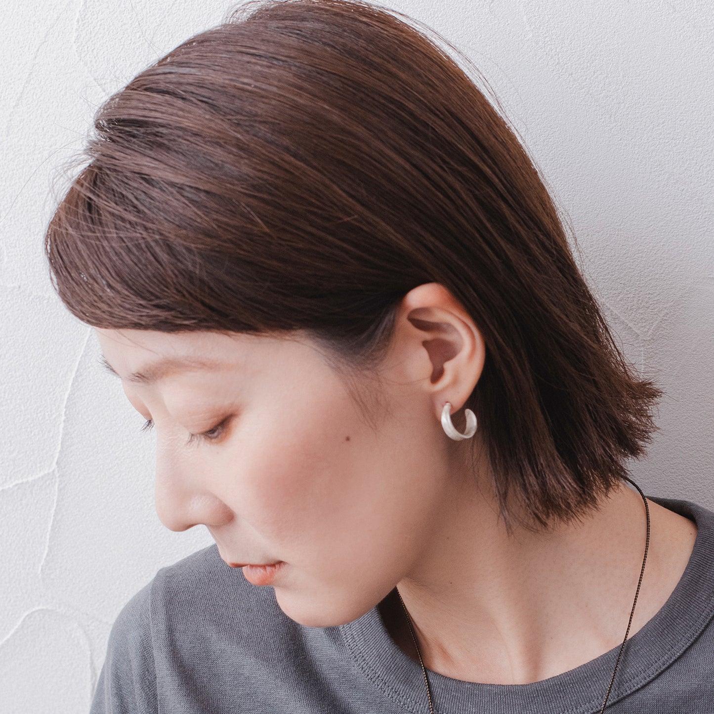 GAP137：インデントラインフープピアス