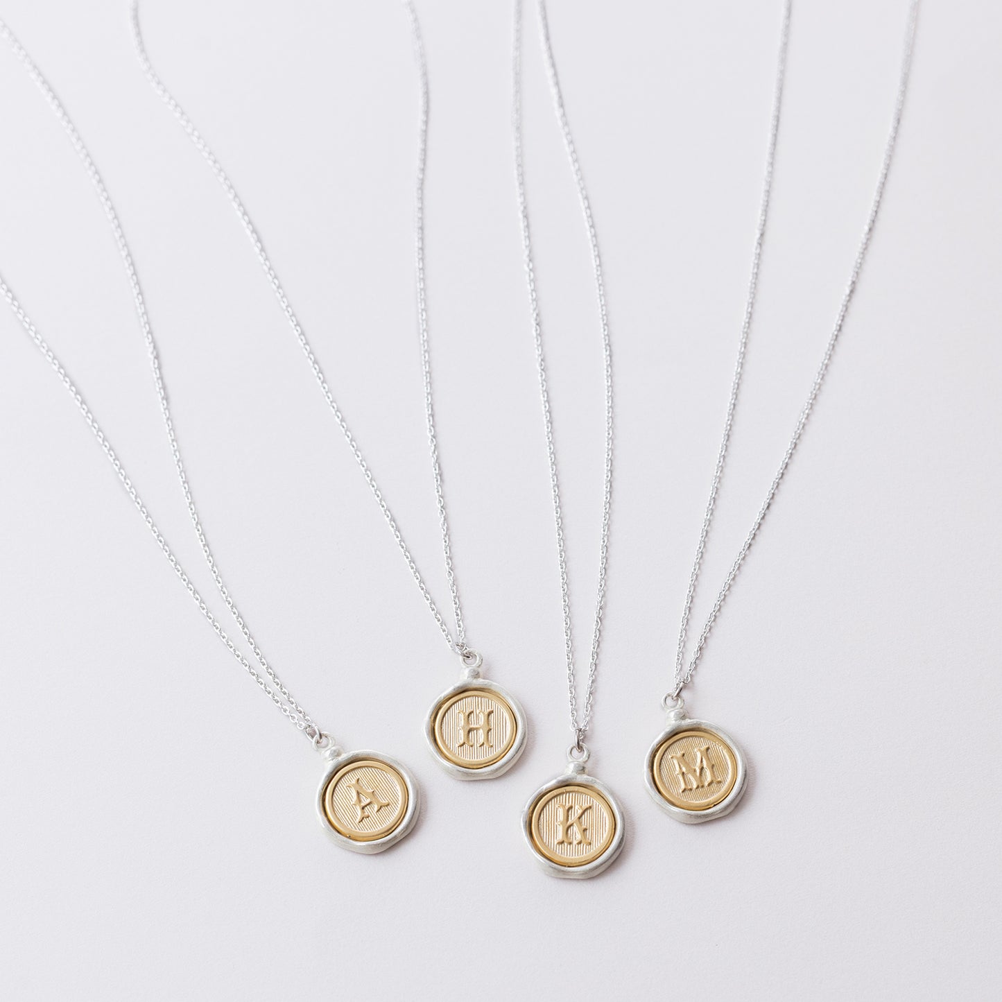 LSN822 : イニシャルフレーミングネックレス