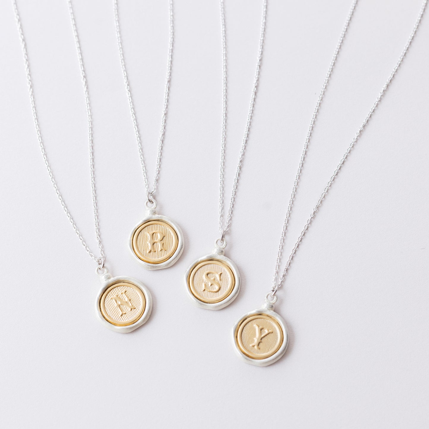 LSN822 : イニシャルフレーミングネックレス