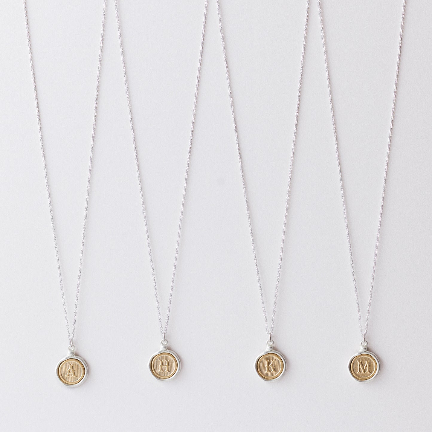 LSN822 : イニシャルフレーミングネックレス