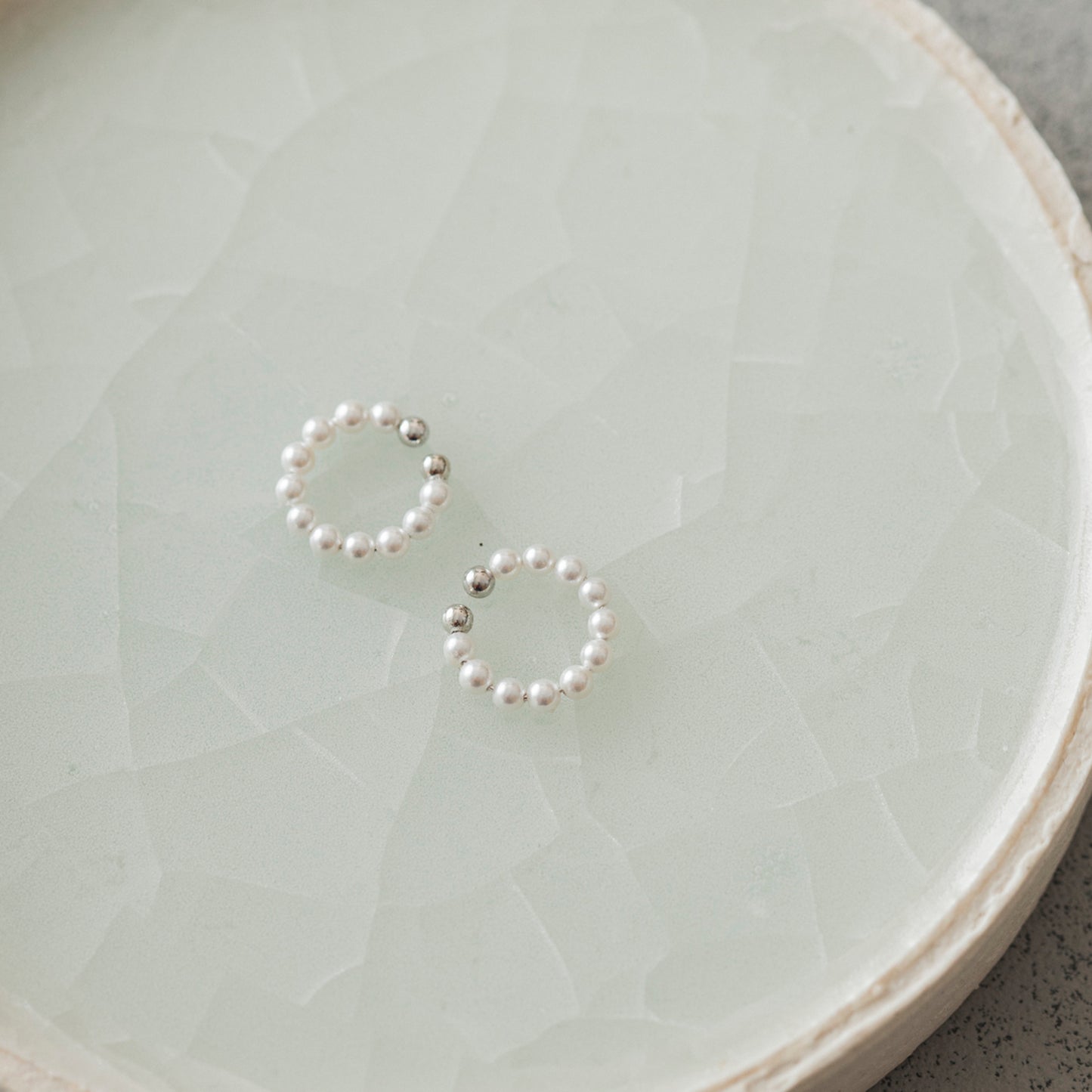 RAE015:貝パールフープイヤカフ